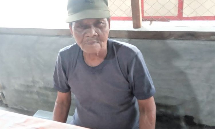 Kakek Tua Tinggal dan Tidur di Dalam Angkot, Perhatian Pemerintah Dipertanyakan Kakek Tua Tinggal dan Tidur di Dalam Angkot, Perhatian Pemerintah Dipertanyakan Media Tipikor Indonesia