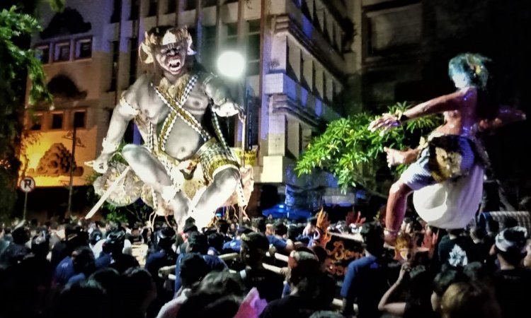 Umat Hindu Bali Gelar Parade Ogoh Ogoh Sambut Hari Raya Nyepi Tahun Baru Saka 1945 Media Tipikor Indonesia